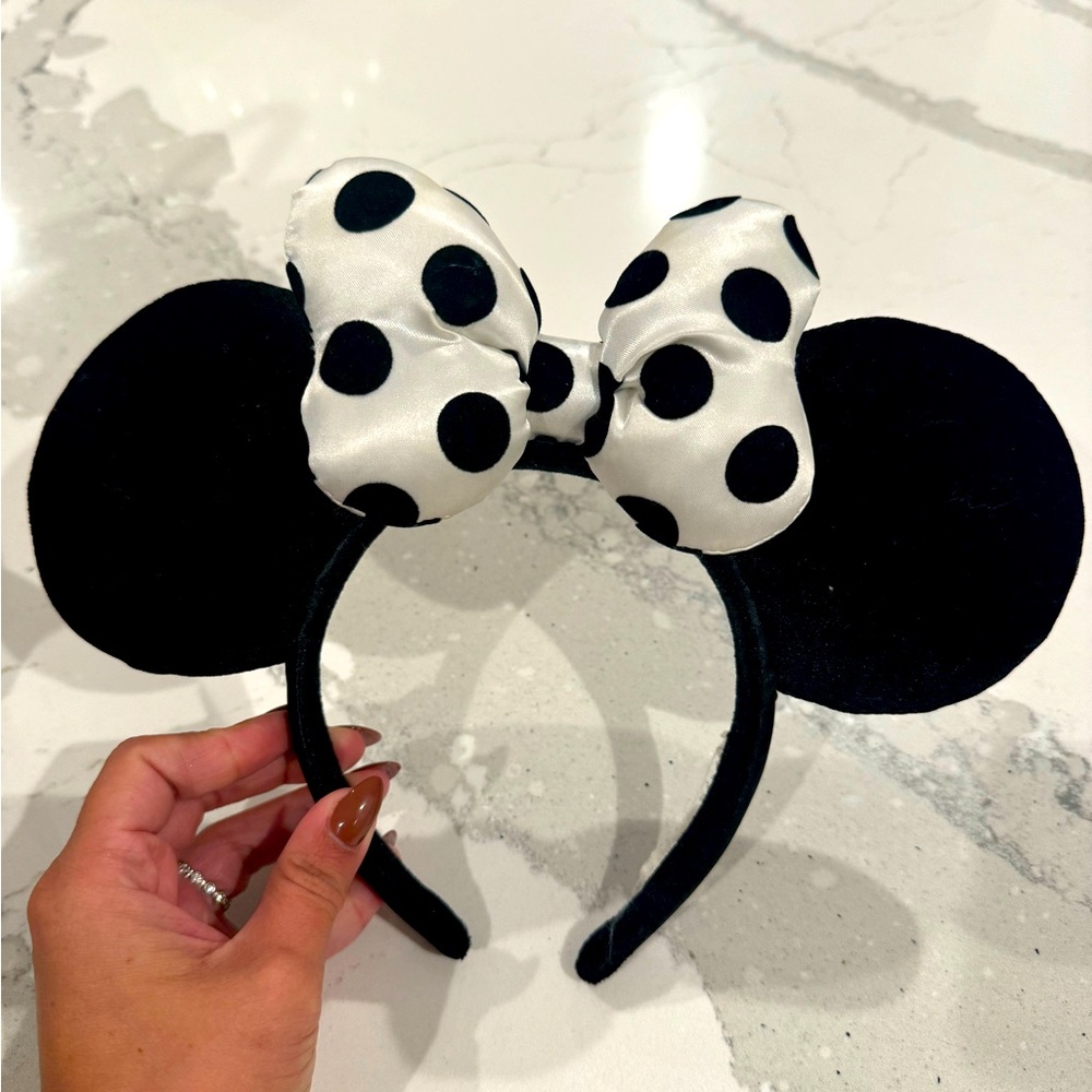 Classic black and white bow Mickey ears